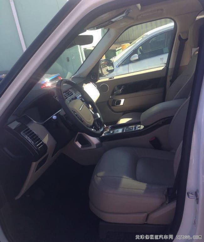 2018款路虎揽胜3.0T行政版 柴油版现车极致热卖