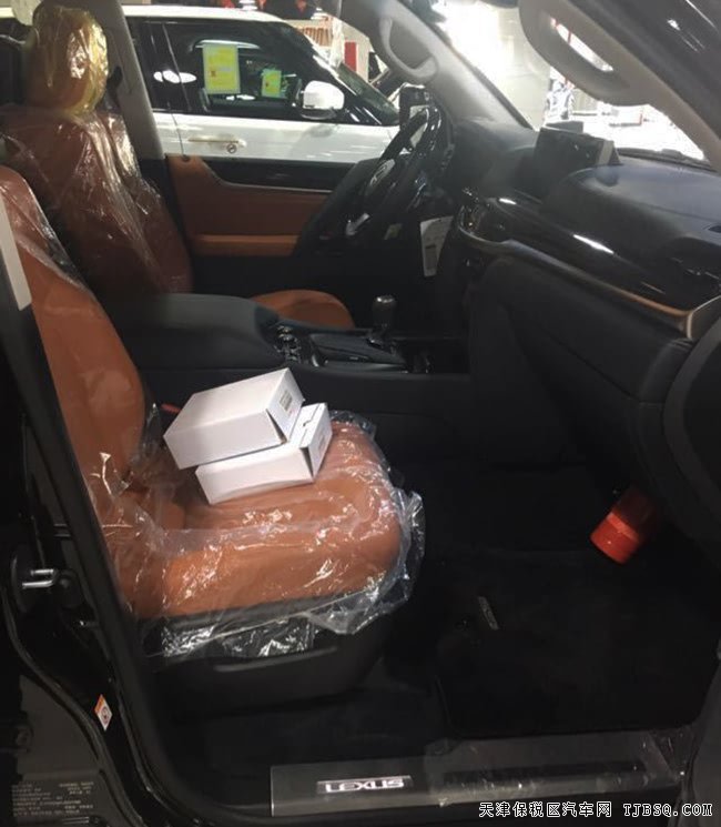 2018款雷克萨斯LX570中东铂金版 平行进口车报价148万购