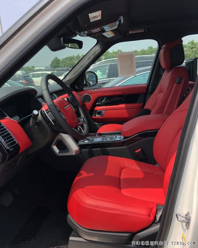 2018款路虎揽胜3.0T汽油创世短轴版 22轮/后娱现车155万