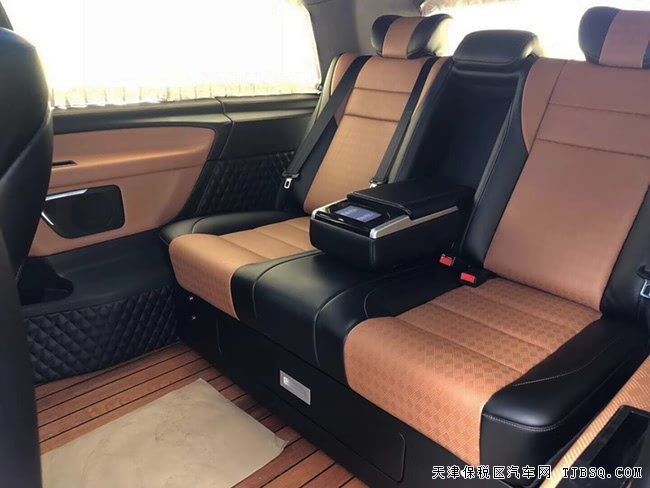 2018款奔驰V250中东版7座MPV 平行进口车优惠尽享