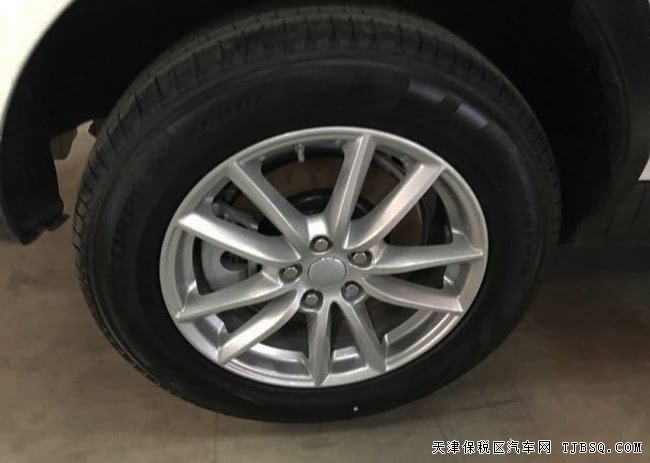 2018款路虎揽胜运动汽油版 全景天窗/液晶仪表现车87万