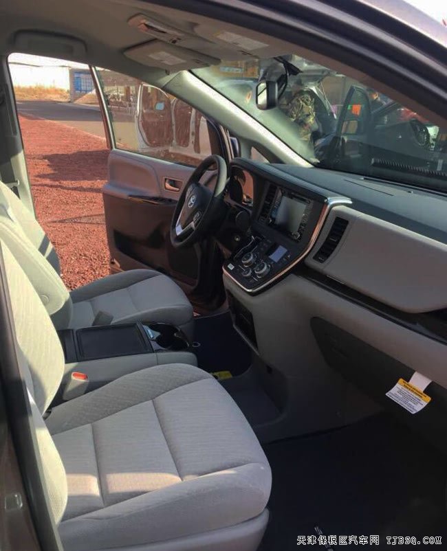 2018款丰田塞纳3.5L四驱版 17轮/金属漆/8座现车46.8万