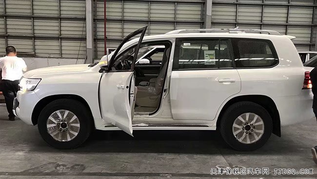 2018款丰田酷路泽4500中东版 天窗/18轮/氙灯现车98.5万