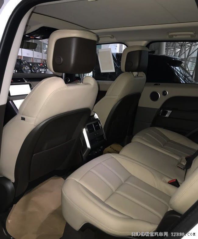 18款路虎揽胜运动汽油版 全景天窗/液晶仪表盘现车86万