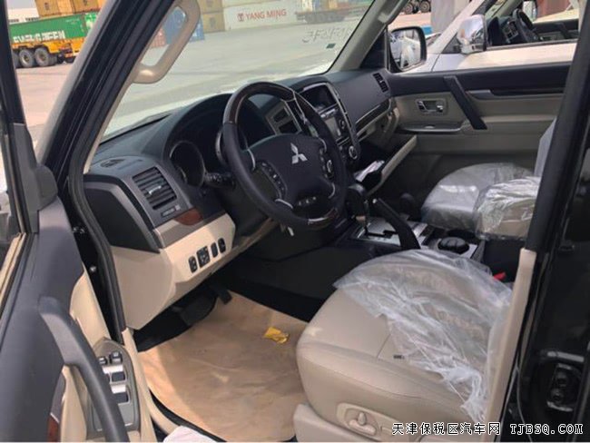 2018款三菱帕杰罗V93中东版 8气囊/天窗/七座现车30.3万