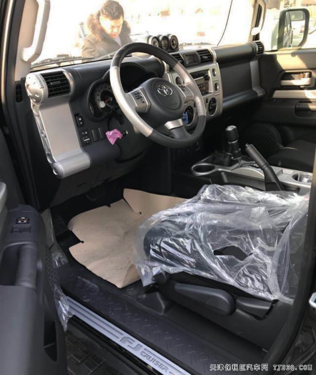 2018款丰田FJ酷路泽中东版 全地形复古越野优惠起航