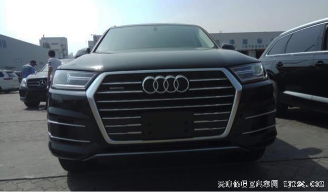 2018款奥迪Q7加规版 全景天窗/手写板/导航现车58万精选