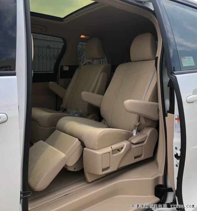 18款丰田普瑞维亚2.4L中东版 双天窗/17轮现车35.5万购