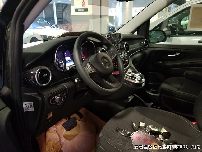 平行进口车18款奔驰V250中东版 17轮/6座手续现车53万购