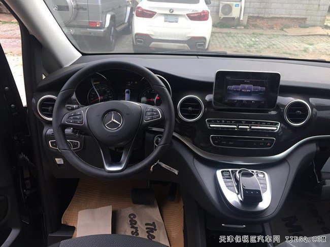 平行进口车18款奔驰V250中东版 双电动门/17轮现车53万