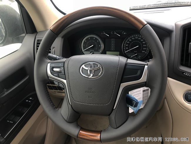 18款丰田酷路泽4600中东版 18轮/天窗/7座现车83万精选