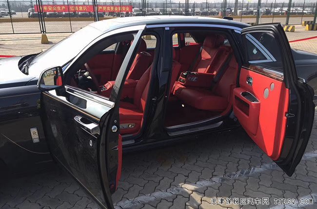 2018款劳斯莱斯古思特加长版 现车热销尊享奢华