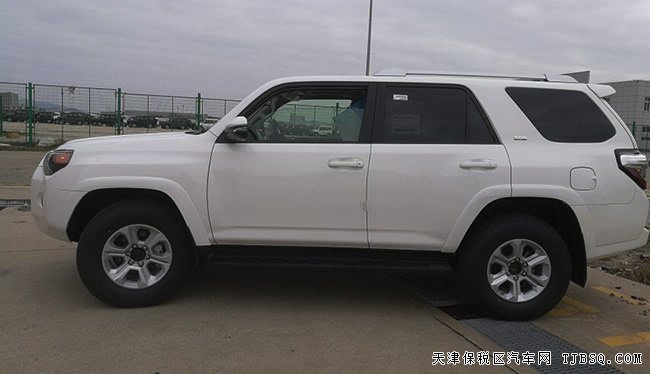 2018款丰田超霸4.0L加规版 8气囊/7座/天窗现车53万钜惠