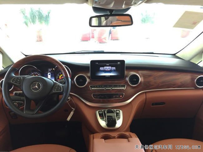 2018款奔驰V250中东版 4气囊/17轮/双电动门现车78万优享