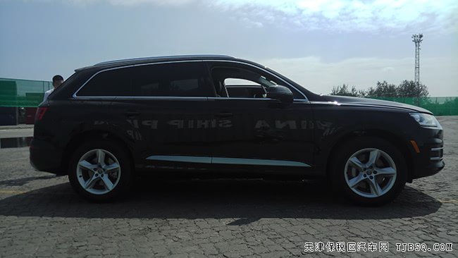 18款奥迪Q7加规版2.0T 全景天窗/手写板/7座现车57.5万