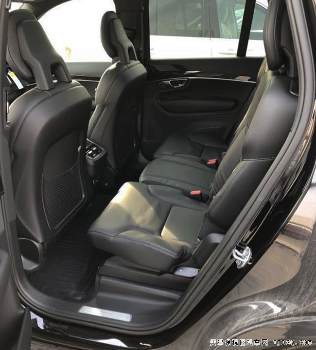 2018款沃尔沃XC90加规版2.0T 七座SUV现车优惠酬宾