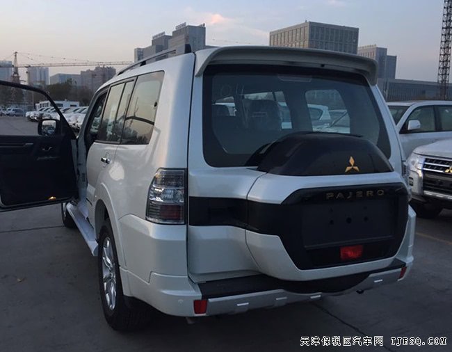 18款三菱帕杰罗V97中东版 双差速锁/7座/天窗现车36.5万