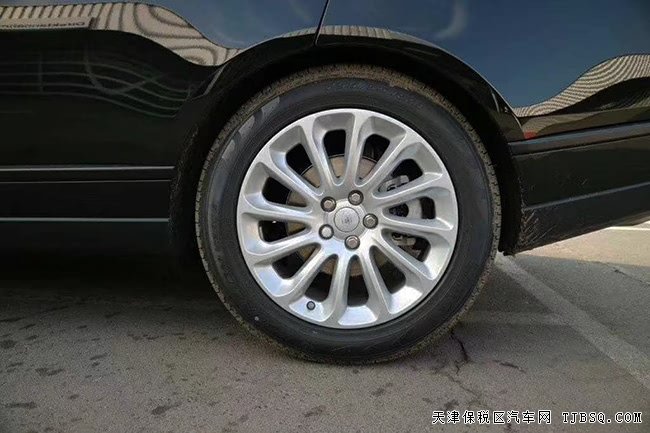 2018款路虎揽胜3.0T汽油加长版 矩阵大灯/全景现车143万
