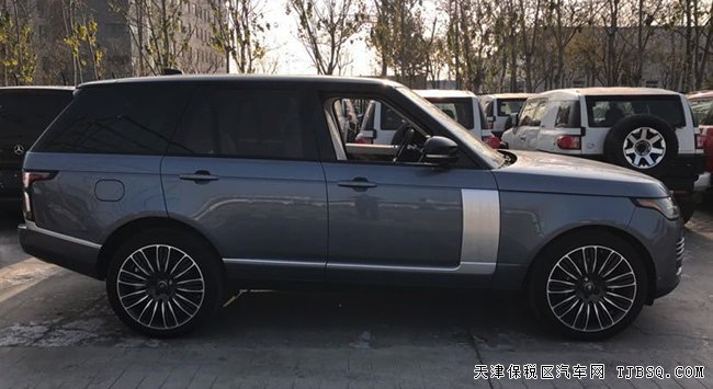 2019款路虎揽胜3.0T行政版 二代/22轮/黑撞顶现车134万