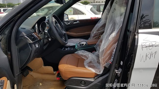2018款奔驰GLE400中东版 全景天窗/19轮/小牛皮现车74万