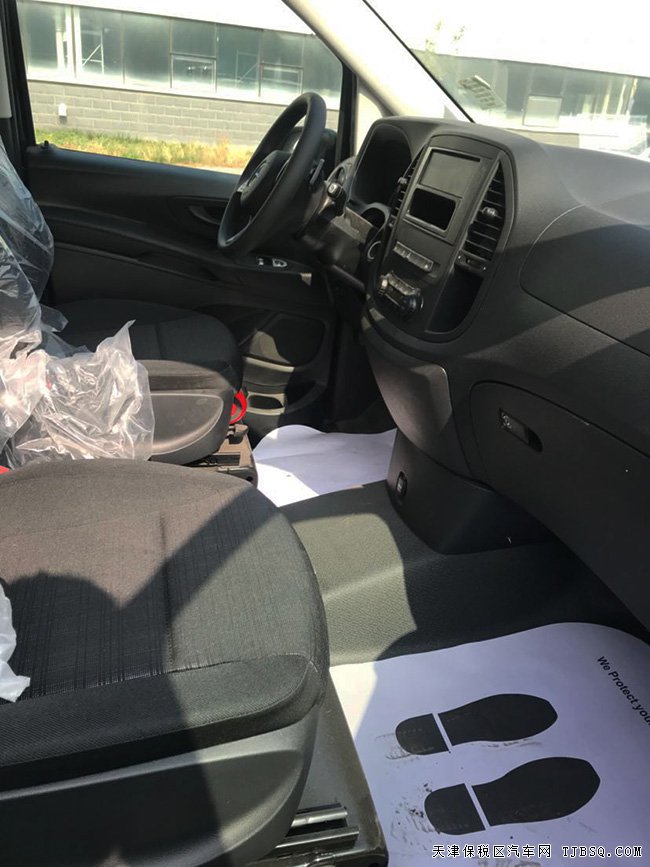 18款奔驰威霆2.0T中东加长版 17轮/双电动门现车41.5万