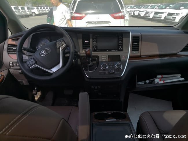 2018款丰田塞纳四驱顶配版7座MPV 3.5L现车优购