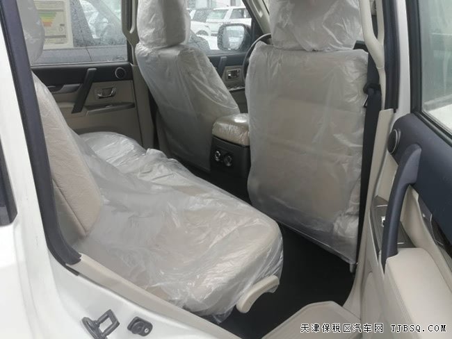 18款三菱帕杰罗V97中东版 18轮/双差速锁/7座现车32.5万