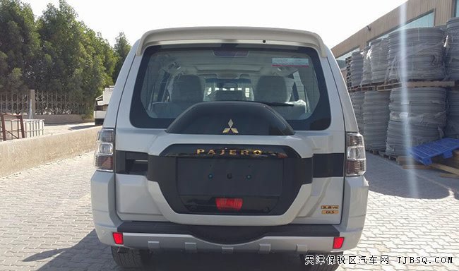 2018款三菱帕杰罗V97中东版 8气囊/双差/天窗现车34.8万
