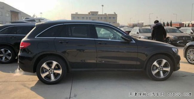 2019款奔驰GLC300墨西哥版 全景天窗/19轮/真皮现车44万