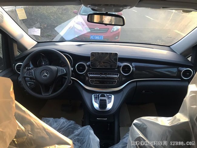 2018款奔驰V250中东版 金属漆/双电动门/17轮现车46.8万