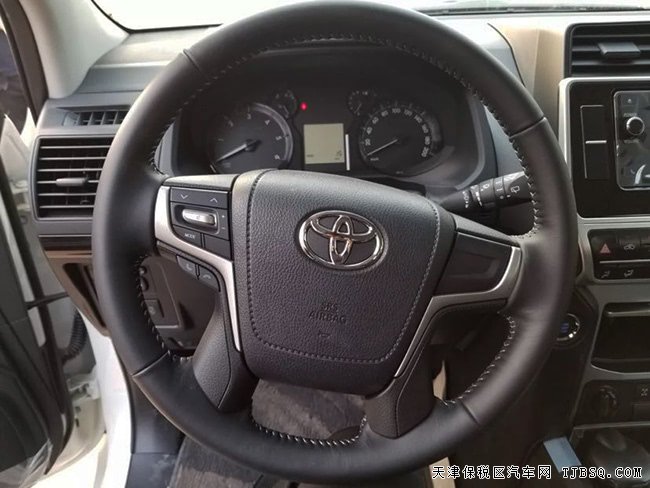 2019款丰田霸道3000中东版 后挂备胎/天窗/17轮现车57万