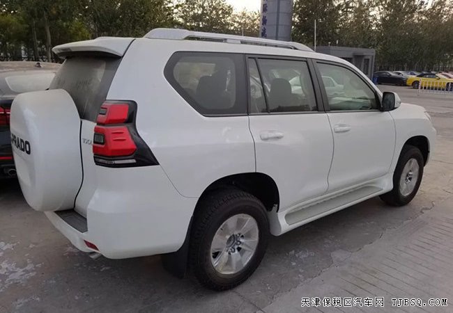 2019款丰田霸道3000中东版 后挂备胎/天窗/17轮现车57万