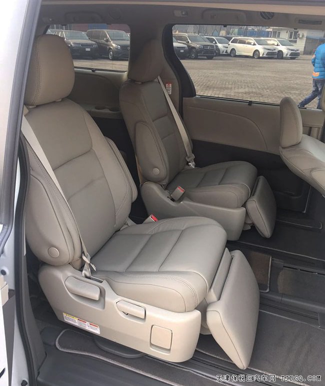 19款丰田塞纳3.5L两驱XLE版 天窗/7座真皮/18轮现车45万