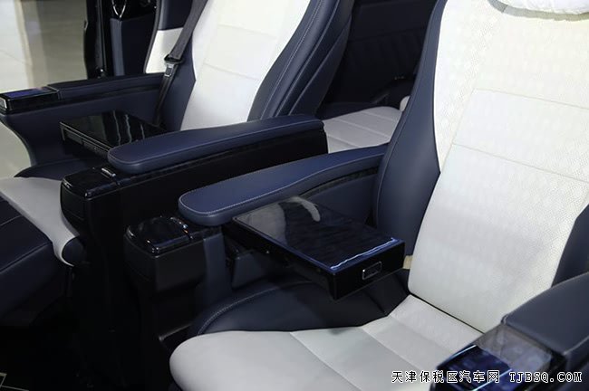 18款奔驰V250中东版改装MPV 航空座椅/17轮现车72万优享