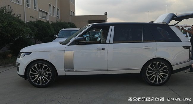 2018款路虎揽胜3.0T创世加长版 柴油版优惠精选