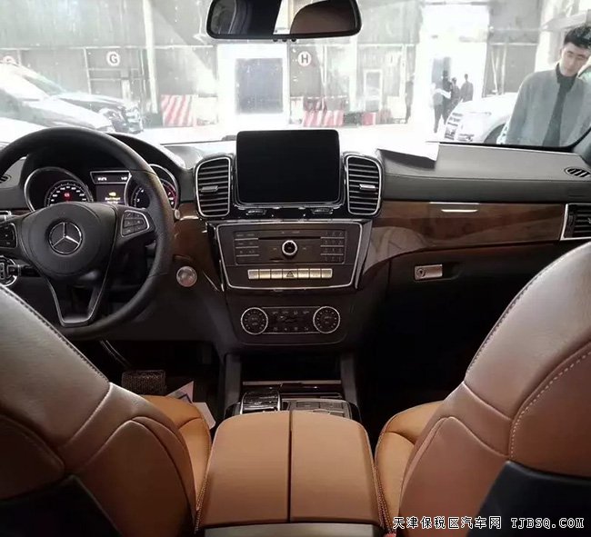 2019款奔驰GLS450AMG加规版 3.0T现车劲惠专享
