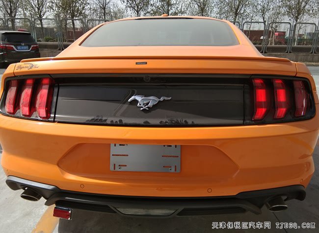 2018款福特野马2.3T加规版 10速/18轮/小尾翼现车33.8万