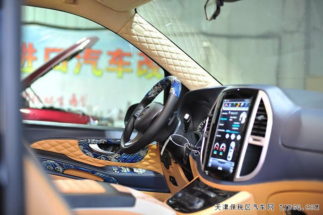 2019款奔驰V250中东版 19轮/LED大灯/商务座椅现车62万