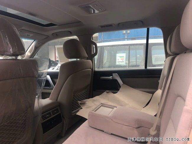2019款丰田酷路泽5700中东版 12气囊/18轮/天窗现车86万