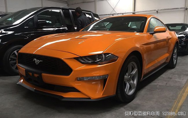 2019款福特野马2.3T加规版跑车 10速/17轮/氙灯现车31万