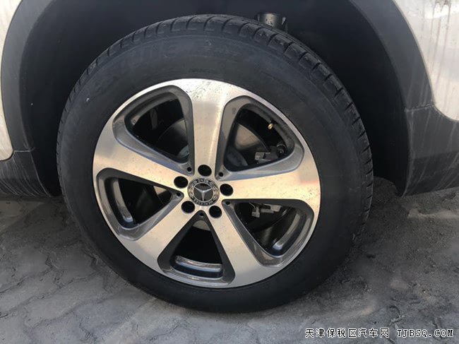 2019款奔驰GLC300墨西哥版 全景天窗/19轮/真皮现车42万