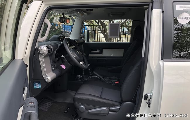 2019款丰田FJ酷路泽4.0L中东版 全路况SUV现车优购
