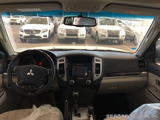 2018款三菱帕杰罗V97中东版 8气囊/18轮/双差现车31.5万