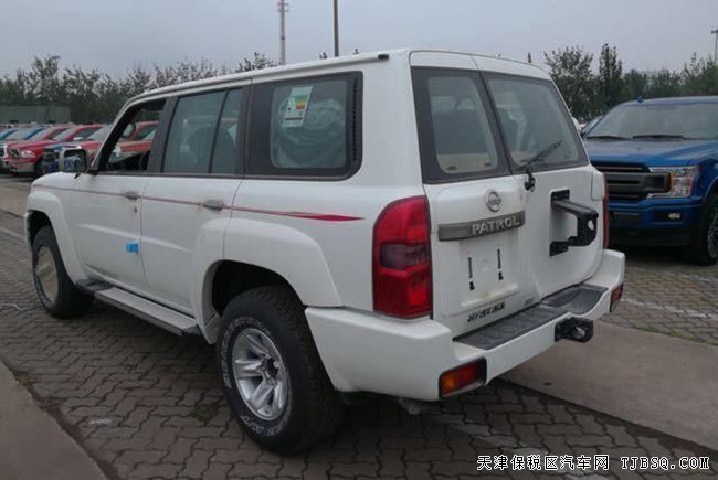 18款日产尼桑途乐Y61中东版 16轮/7座/后差速锁现车61万