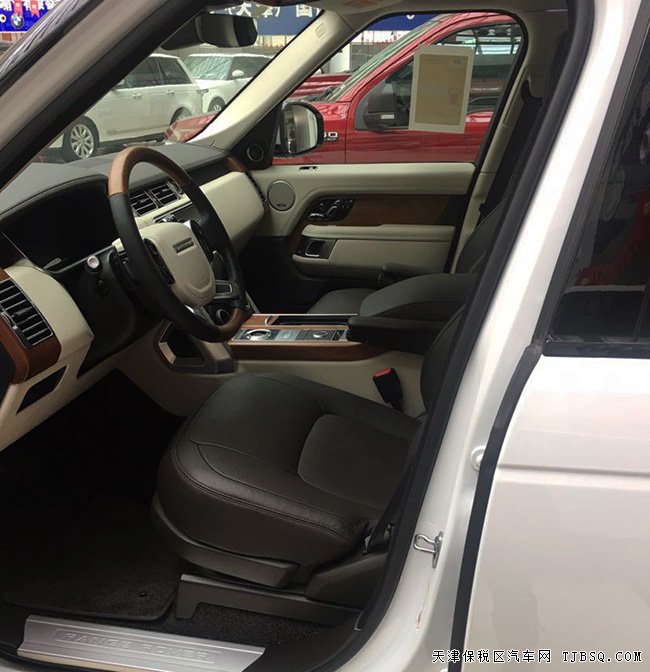 2019款路虎揽胜3.0T行政版 HSE包/金属漆/4区现车120万