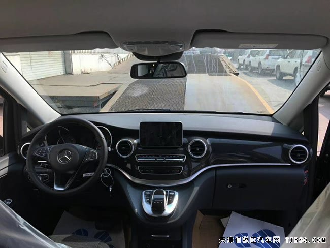 平行进口18款奔驰V250中东版 6座/17轮/电动门现车45万