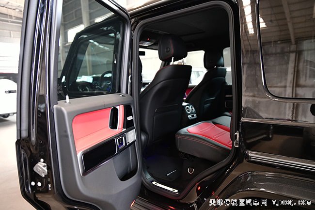 2019款奔驰G550加规版 金属漆/20轮/柏林之声现车218万