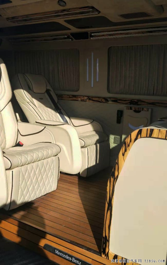 2017款奔驰斯宾特3.0T加规版 航空座椅/沙发床现车88万
