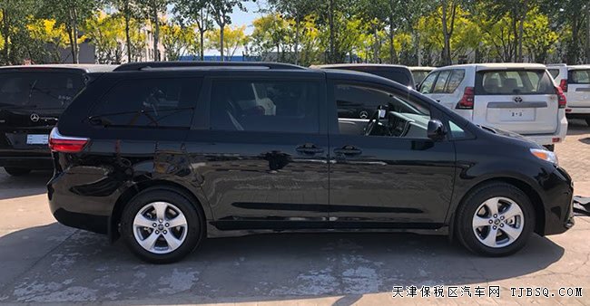 19款丰田塞纳3.5L两驱加规版 17轮/雷测/电动门现车41万