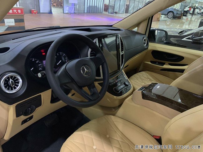 19款奔驰METRIS美规版 吸顶DVD/冰箱/按摩座椅现车53万